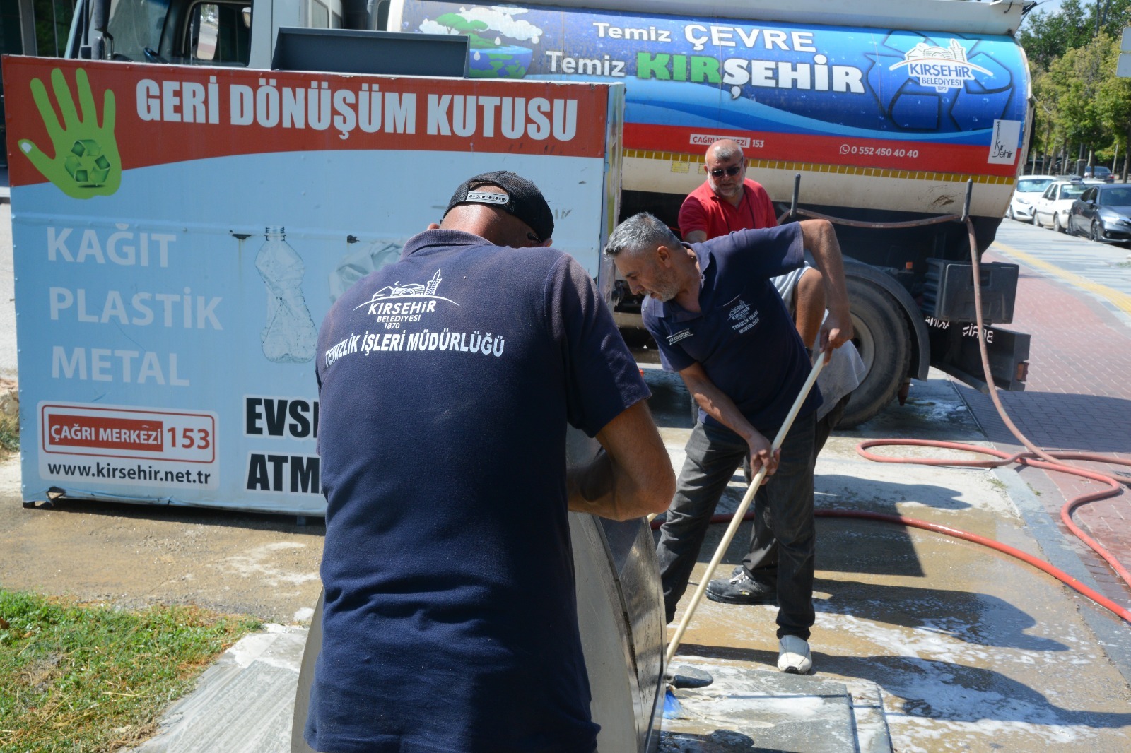 ŞEHİR GENELİNDEKİ KONTEYNERLERİN TEMİZLİK İŞLEMLERİ YAPILIYOR