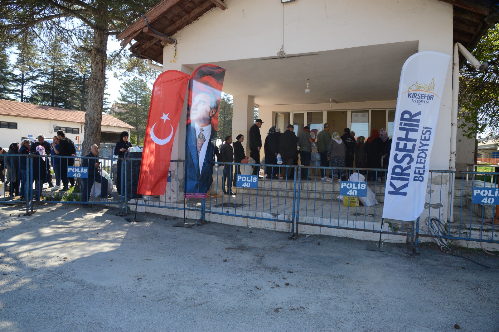 50 ADET GERİ DÖNÜŞÜM MALZEMESİ GETİRENE 3 VİYOL FİDE HEDİYE