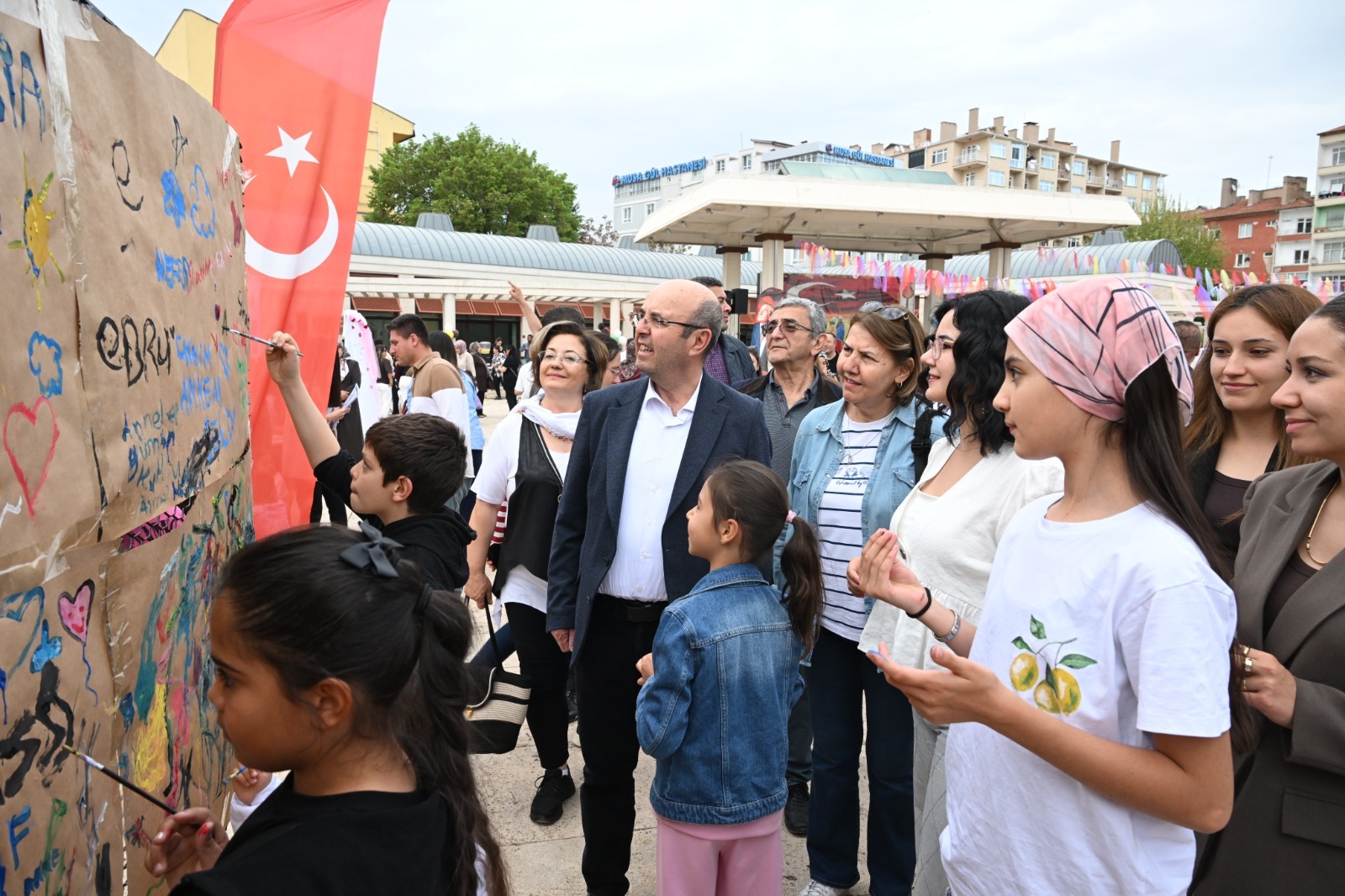 KIRŞEHİR BELEDİYESİ’NİN ANNELER GÜNÜ PROGRAMI YOĞUN İLGİ GÖRDÜ