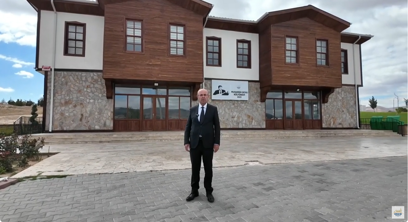 Neşet Ertaş'ı Anma Etkinliği 25 Mayıs Perşembe günü Saat 19:00'da Cacabey Meydanı'nda